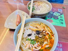-亮亮面馆(经六路店)