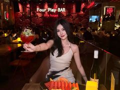 -FOUR PLAY BAR
