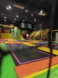 -蹦蹦跳跳(新奥购物中心店)