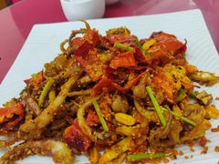 脆椒辣鱿鱼-兴国苑酒店