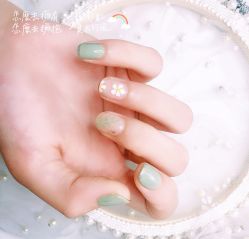 -爱美睫美甲会馆