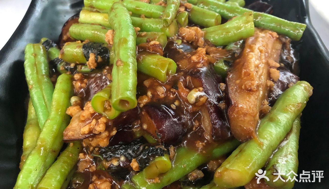 再来一个下饭的紫苏茄子豆角，茄子超入味，豆角有点老
