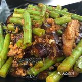 再来一个下饭的紫苏茄子豆角，茄子超入味，豆角有点老