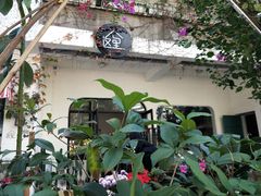 -彳亍咖啡·这里(水湾路店)