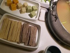 -左庭右院鲜牛肉火锅(浦江欢乐颂店)