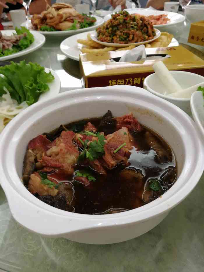 临沂民族饭店-"走到门口,感觉这家饭店挺气派,结果进去就.