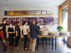 排队买叉烧包-盘飧市(春熙路店)