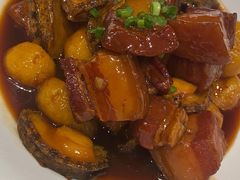 小土豆红烧肉-聚友居酒楼