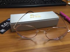 -杰伦眼镜·依视路·星趣控