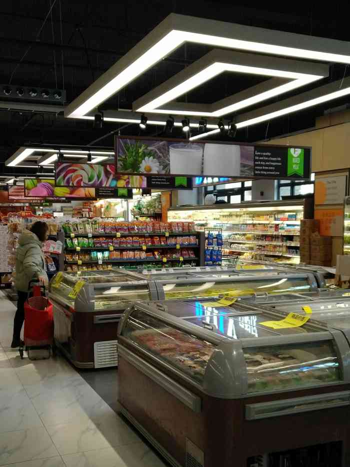 日日生鲜生活超市(融泽店)-"早上去的,估计是才开业原因地面卫生太差