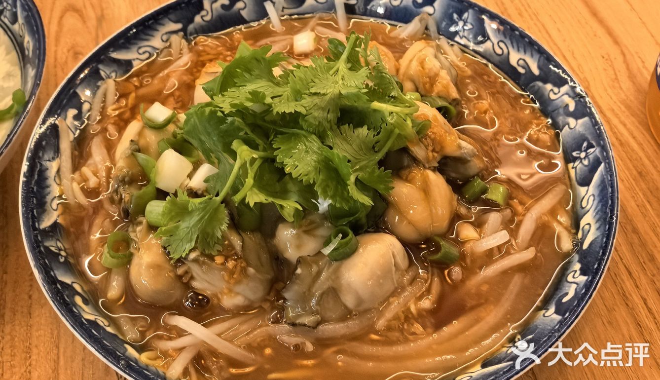 东西也好吃，尤其喜欢卤肉饭和蒜泥鲜蚵