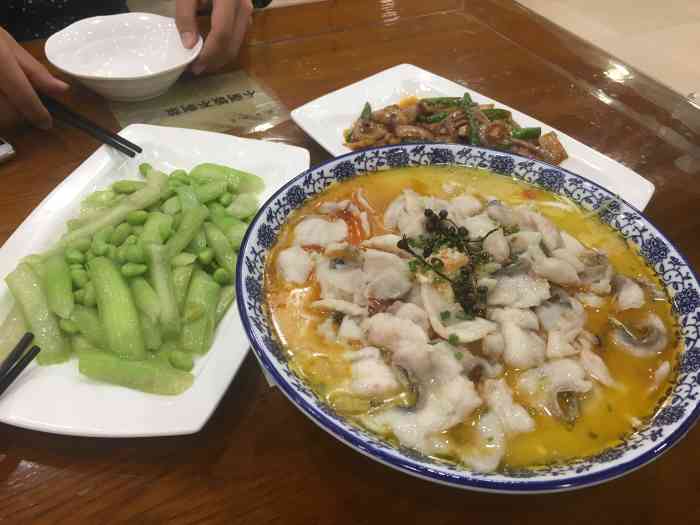 鸿福家宴-"垃圾,这就是一家**,把上桌人家吃剩的酱."-大众点评移动版