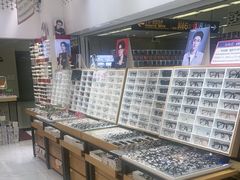 -美式眼镜·授权蔡司.依视路.尼康.豪雅.明月(人民广场店)