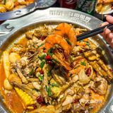 这么多年味道一直没变~点了牛蛙鸡爪和肉蟹煲 很入味