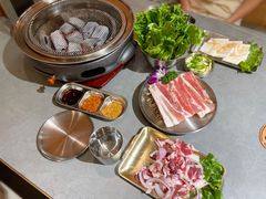 -围炉肉舍•炭烤活鳗•丹东海鲜烤肉(步行街店)