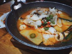 -老滇山寨•云南特色菜•地方菜•民族风情歌舞表演(金碧店)