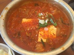 泡菜猪肉锅-金北顺大锅家(신사본점)