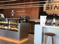 面包甜点陈列柜-星巴克臻选(上海虹桥新天地三店)