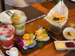 -Chom Cafe and Restaurant