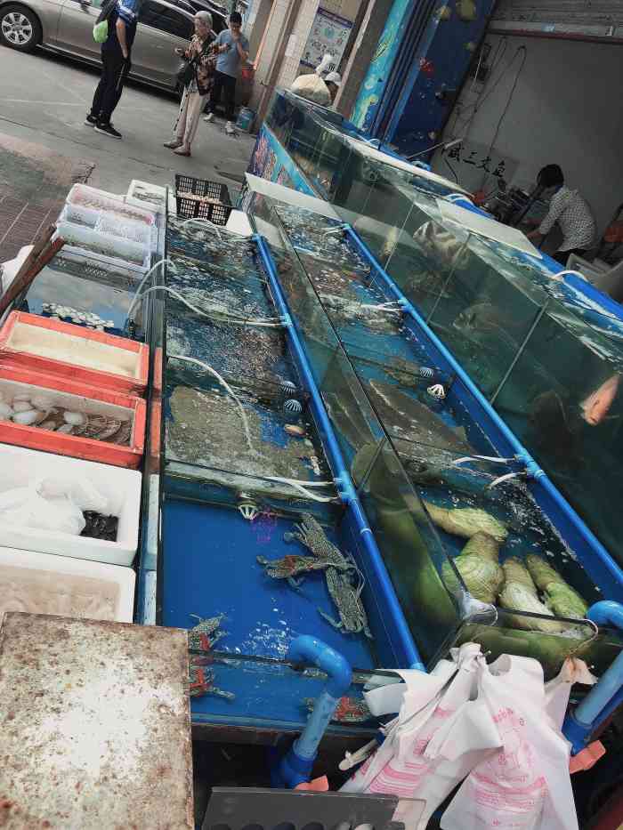 海宝湾水产交易市场-"很大的海鲜市场,刚好是开渔期不久,所以海.