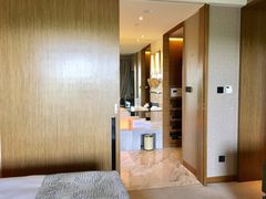 -上海滴水湖皇冠假日酒店