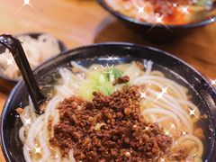 -丽虹云南过桥米线(兴工街店)