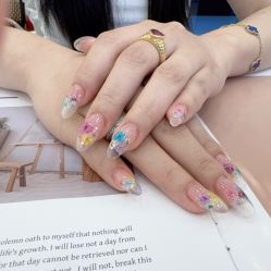 -七彩虹美甲美睫 半永久