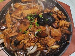 铁板豆腐-胡老三家土菜馆·老店地方特色菜·招牌茅山地锅老鹅