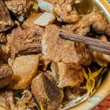 吃火锅先喝汤[调皮]华阳这家牛排火锅太宝藏了