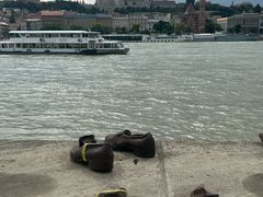 -多瑙河畔鞋履雕塑