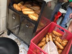 -Bánh Mì Huynh Hoa