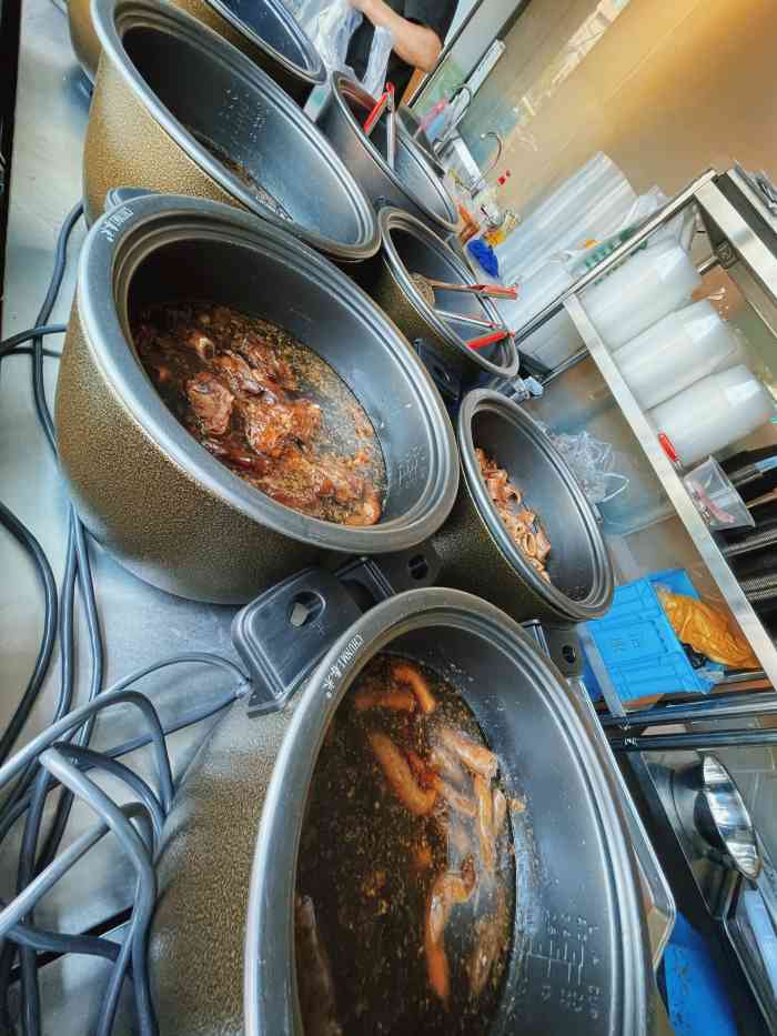 清真静香斋(草桥外卖直营店)-"就在家楼下,不能堂食,看着很干净,从