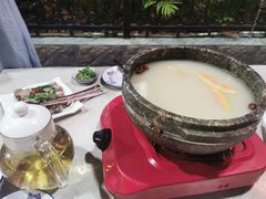 -墨脱石锅椰子鸡•香草鸭•东山羊(大东海店)