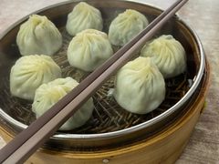 荠菜鲜肉小笼包-曼曼汤包(建国西路店)