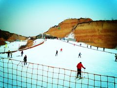 -采薇庄园四季滑雪场
