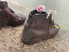 -多瑙河畔鞋履雕塑