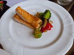 三文鱼扒配刁草汁-东莞宾馆(莞城店)