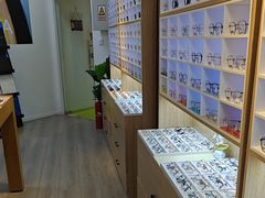 -天空之镜眼镜店蔡司依视路配镜授权零售店(望京颐堤港店)