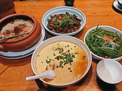 -老滇山寨•云南特色菜•地方菜•民族风情歌舞表演(金碧店)