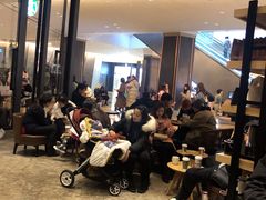 等位区-星巴克臻选(成都太古里店)