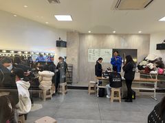 -贺加贝化妆美甲培训学校