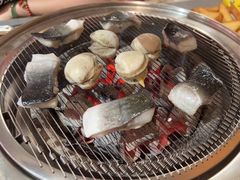 -围炉肉舍•炭烤活鳗•丹东海鲜烤肉(步行街店)