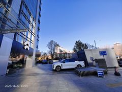 -蔚来中心(北京中关村店)