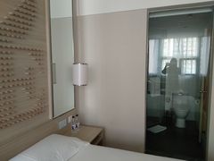 -桔子酒店(深圳东门湖贝地铁站店)