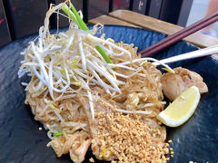 pad thai-Show Neua Thai Street Food