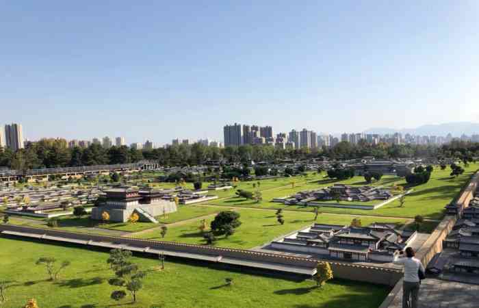 右银台门遗址-"春天已经来了.没早到,也不迟到.寒冷不能.