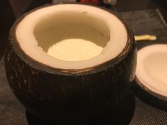 -志龙皇冠吃货椰子铺
