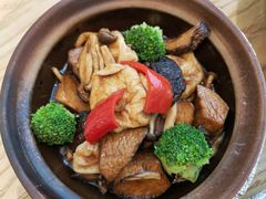 鲍汁金纱鱼腐杂菌煲-粤集·手工粤菜(皇庭广场店)