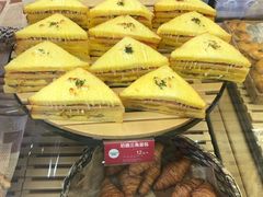 奶酪三角面包-味多美蛋糕(金顶街店)