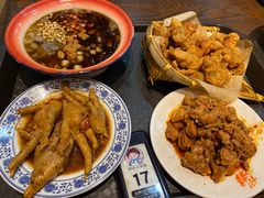 -爆炸头阿姨小四川正宗川味小吃(无任何分店)